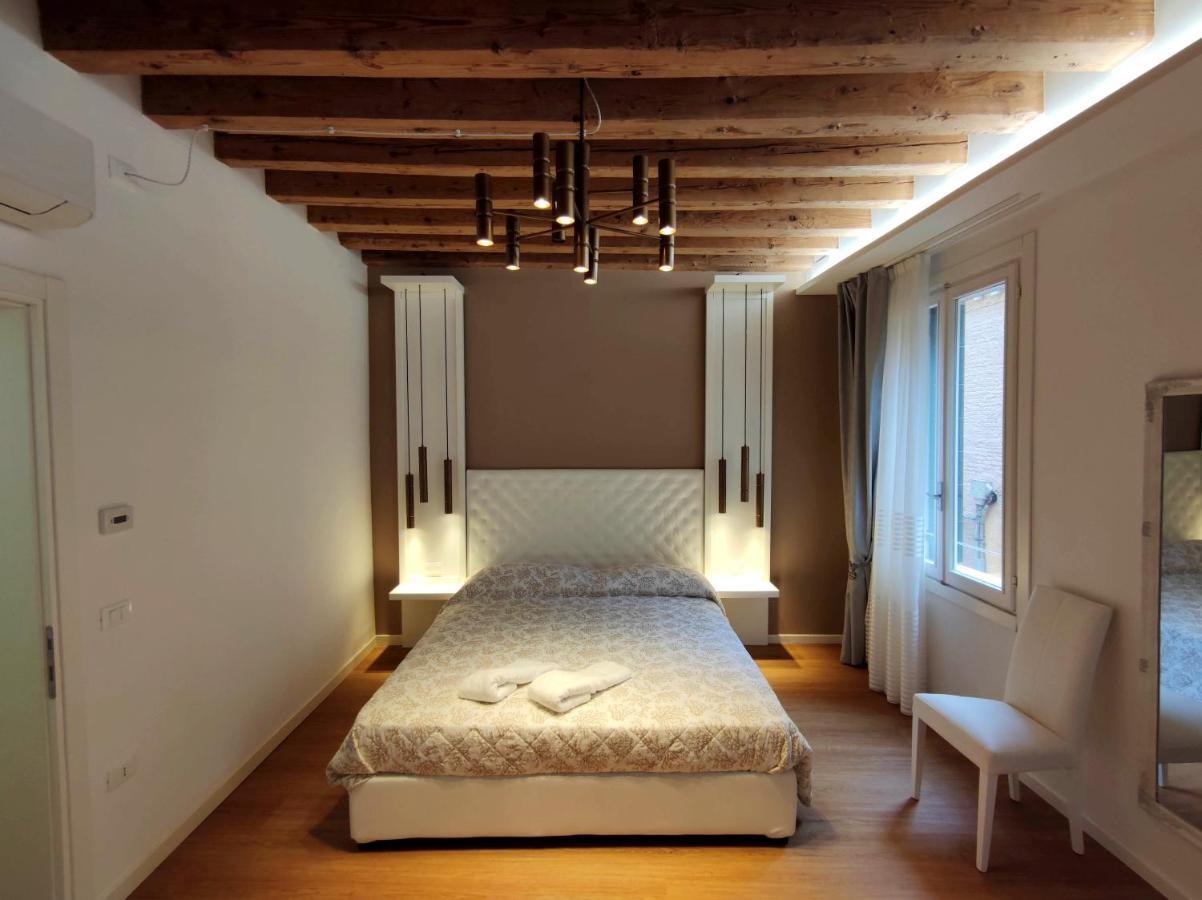 Deluxe 3 Bedroom Flat In Rialto Venezia Esterno foto
