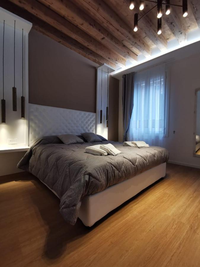 Deluxe 3 Bedroom Flat In Rialto Venezia Esterno foto
