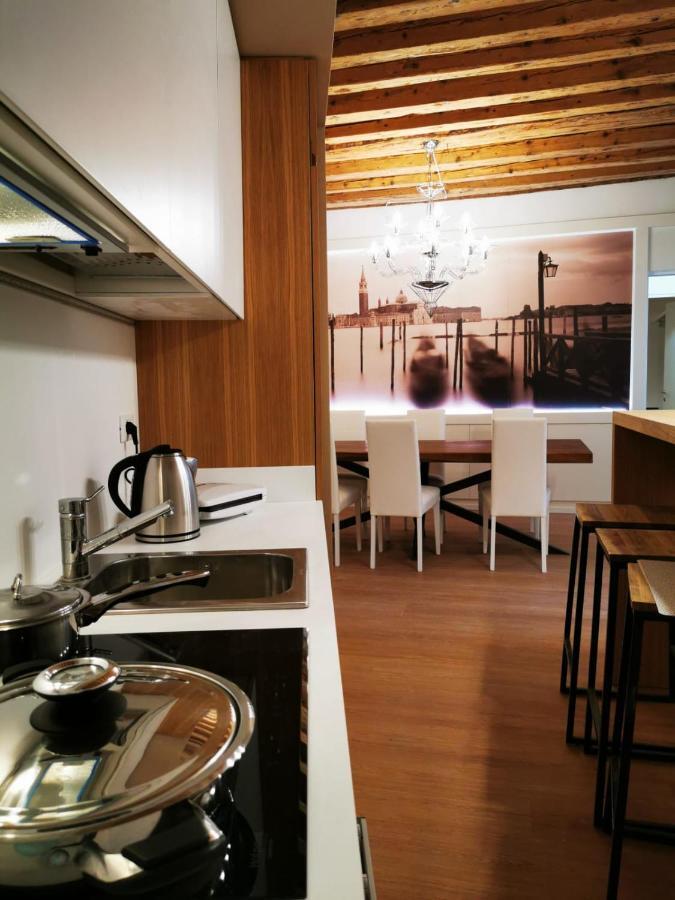 Deluxe 3 Bedroom Flat In Rialto Venezia Esterno foto