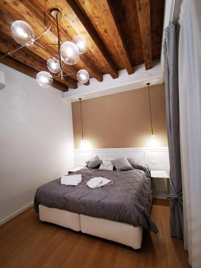 Deluxe 3 Bedroom Flat In Rialto Venezia Esterno foto